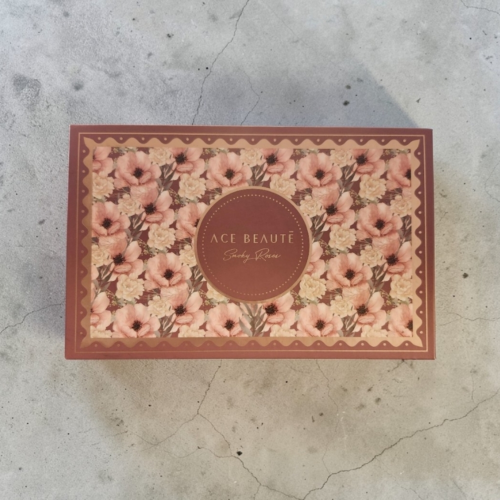Ace Beaute Smoking Roses Eyeshadow Palette